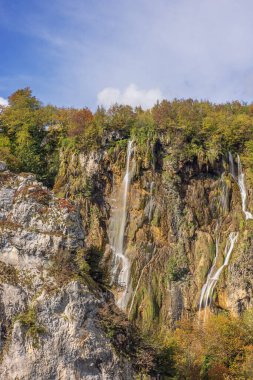 Büyük şelalenin üst kısmı Plitvice Gölleri Ulusal Parkı 'ndaki Veliki Tokadı olarak da bilinir.