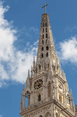 Zagreb Katedrali 'nin sağ kulesi Hırvatistan' ın en yüksek ikinci binası ve aynı zamanda Alplerin güneydoğusundaki Gotik tarzdaki en muazzam kutsal bina.
