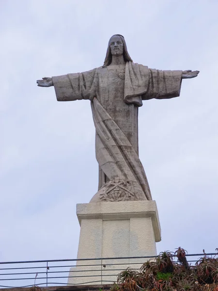 Христос Царь Известен Статуя Священного Сердца Возвышающаяся Над Атлантическим Океаном — стоковое фото