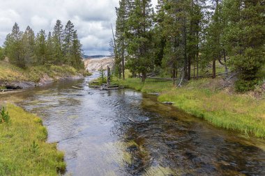 Eski Sadık 'ın yönündeki Ateş Deliği Nehri' nin manzarası