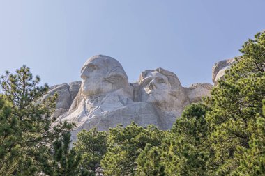 Güney Dakota, Keystone yakınlarındaki George Washington ve Thomas Jefferson 'ın başlarıyla Rushmore Dağı.