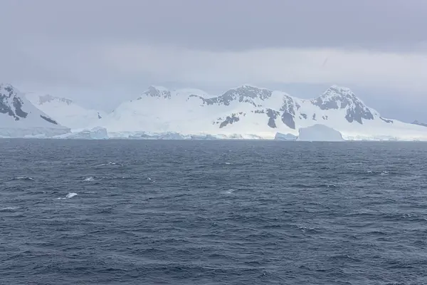 stock image Icebergs floating in front of Lemaire Island a small island in the Gerlache Strait