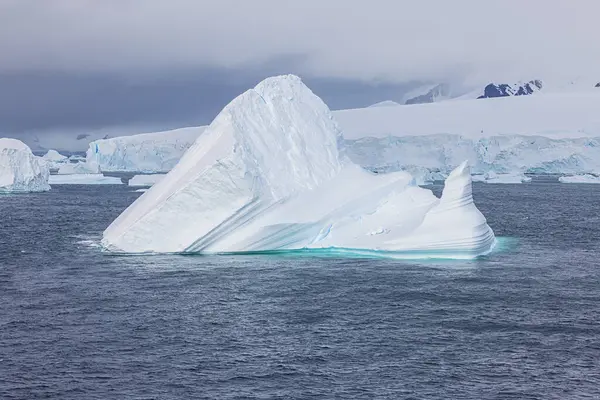 stock image Icebergs along the coastline in the De Gerlache Strait which separates the Antarctic Peninsula from the Palmer Archipelago