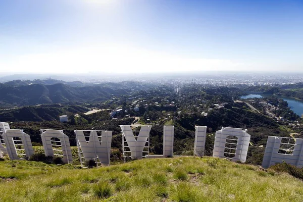 Ein Fesselndes Foto Mit Dem Legendären Hollywood Sign Vor Dem — Stockfoto