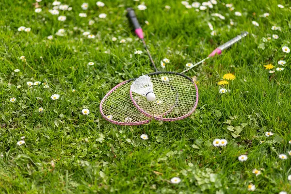 Two Badminton Rackets Shuttlecock Lie Green Grass Outdoor Recreation Fresh — Stock Photo, Image
