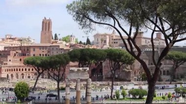 Vatikan - 23 Nisan 2025: Roma 'daki Trajans Pazarı ve İmparatorluk Forumları.
