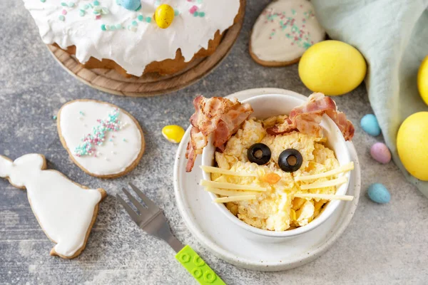 Великодній Сніданок Ідея Яєчня Великодній Кролик Кам Яному Фоні — стокове фото