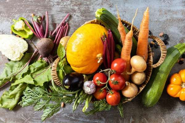 Rohes Bio Gemüse Das Konzept Der Veganen Oder Diätetischen Ernährung — Stockfoto