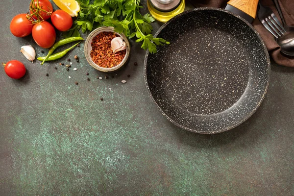 Food Cooking Background Frying Pan Empty Skillet Vegetables Spices Herbs — Stock Photo, Image