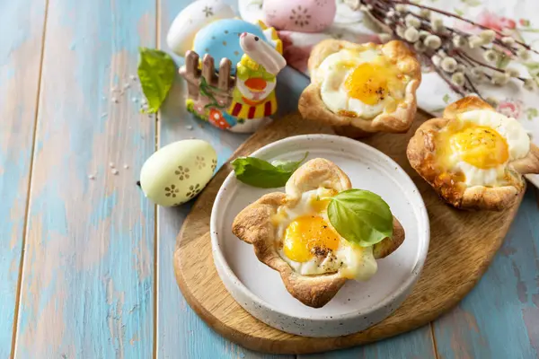 Ouăle Fierte Aluatul Brânză Șuncă Mic Dejun Paște Masă Festivă Imagini stoc fără drepturi de autor