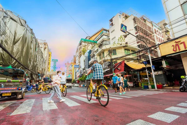 Bangkok Thailand April 2023 Traveler Rides Bicycle See City Life — Stock Photo, Image