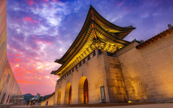 Видом Красивый Закат Ворота Кванхвамун Служат Главным Входом Дворец Кёнбокгун Стоковая Картинка