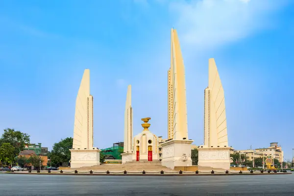 Bangkok Thailand February 2013 Democracy Monument Symbolizing Thai Democracy Stands — Stock Photo, Image