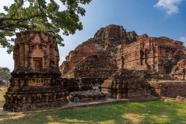 Wat Mahathat, Tayland 'ın Ayutthaya kentinde bulunan tarihi bir tapınaktır..