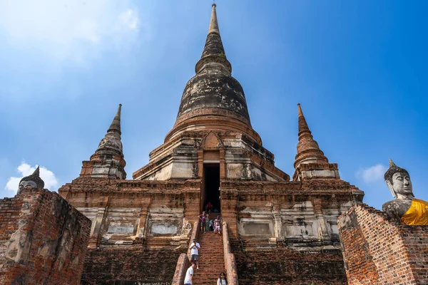 Ayutthaya Thailand February 2024 Tourists Walking Steep Stairs View Ancient — Stock Photo, Image