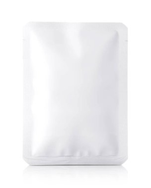 Boş ambalaj beyaz kağıt torba hazır çay ürünü maketi beyaz arka planda kırpma yolu ile izole