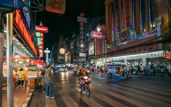 Yaowarat Road Bangkok Thailand August 2020 Das Leben Der Yaowarat lizenzfreie Stockfotos