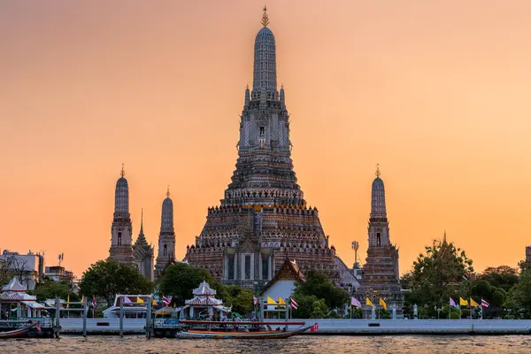 Wat Arun Stupa Templo Del Amanecer Hito Significativo Bangkok Tailandia Imágenes de stock libres de derechos