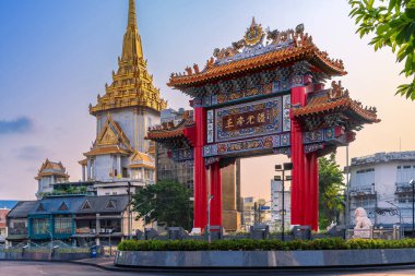 Çin Mahallesi Bangkok, 15 Nisan 2024: Yaowarat Yolu 'nun başında yer alan Odean Çemberi Bangkok' un önemli bir simgesidir..