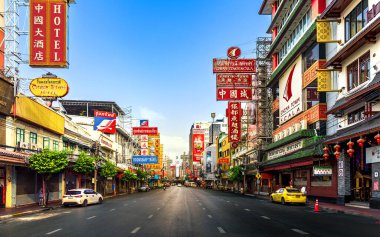 China Town Bangkok, Tayland. 15 Nisan 2024: Yaowarat ya da Bangkok Çin Mahallesi önemli bir dönüm noktasıdır. Çin ve Tayland kültürünün mükemmel bir karışımı var..