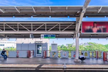 Bangkok, Tayland - 28 Temmuz 2024: Mo Chit Skytrain İstasyonu yolcusu, aynı zamanda Chatuchak Pazar İstasyonu olarak da bilinir.