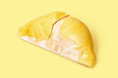 Mon thong durian posası. Zengin aromalı ve kremalı Tayland meyvesi. Sarı arka planda.