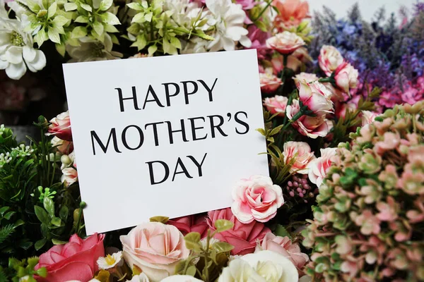 母亲节快乐短信纸卡片上有美丽的花朵装饰 — 图库照片