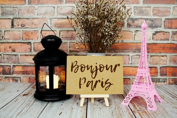 Bonjour Paris Textová Zpráva Napsat Papírové Kartě Růžovou Eiffelovou Věží — Stock fotografie