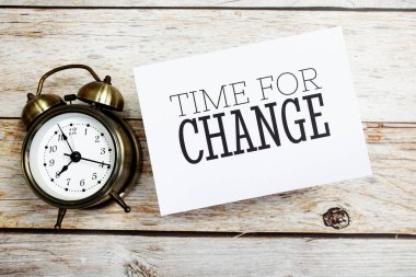 Tahta arkaplandaki mesajı alarm saatiyle değiştirme zamanı