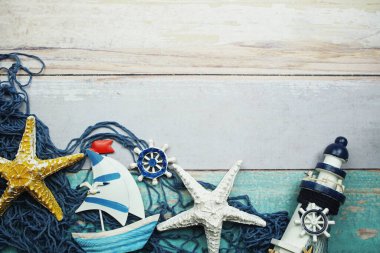 Ahşap arkaplanda denizcilik ve yaz arkaplan görüntüsü
