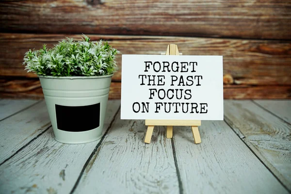 Zapomnij Focus Future Inspirujący Motywujący Cytat Napisany Kartce Papierowej — Zdjęcie stockowe