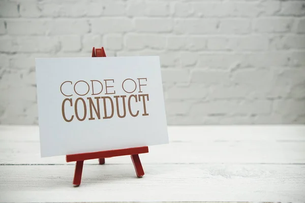 Code Conduct Text Auf Weißem Ziegelstein Und Holzgrund — Stockfoto