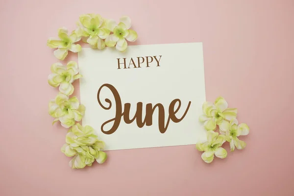 Happy June Carte Typographie Texte Avec Bouquet Fleurs Sur Fond — Photo