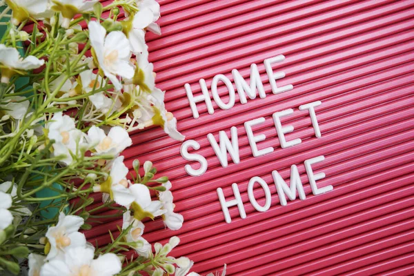 Home Sweet Home Texto Tablero Letras Con Decoración Flores — Foto de Stock