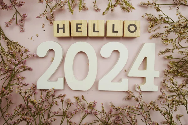 Привіт 2021 Літери Абетки Квітковим Прикрасою Рожевому Фоні — стокове фото
