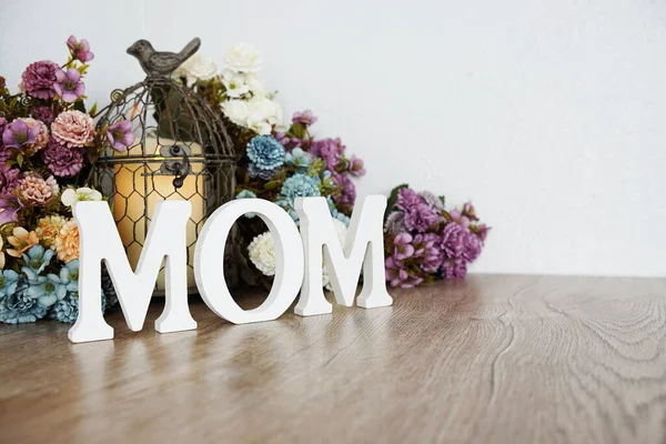 Glad Mors Dag Med Mom Ord Med Blomma Bukett Dekoration — Stockfoto