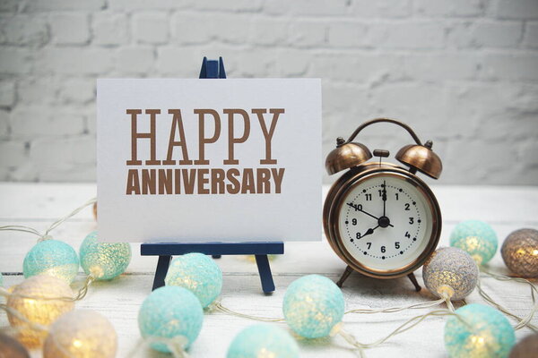 Happy Anniversary Text Alarm Clock White Brick Wall Wooden Background — Stock Photo, Image