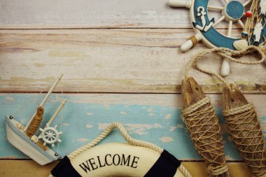 Ahşap arkaplanda denizcilik ve yaz arkaplan görüntüsü