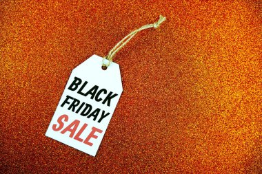 Kara Cuma satışı metni portakal rengi arka planda fiyat etiketi üst görünümü