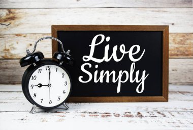 Tahtaya alarmlı, ilham verici bir alıntıyla canlı yayın.