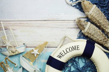 Ahşap arkaplanda denizcilik ve yaz arkaplan görüntüsü