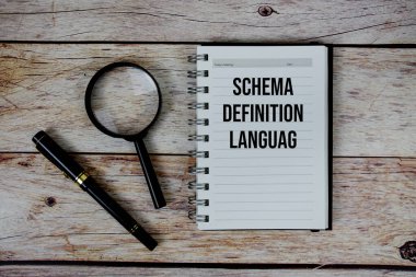 Not defteri, İş ve Mali konsept arkaplanı üzerindeki Şema Tanımı Dili (SDL) metni