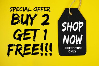 2 alana 1 bedava! Sarı arka planda fiyat etiketli özel teklif