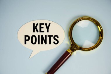 Konuşma baloncuğunda mavi arkaplanda büyüteç görünümlü anahtar noktaları metni