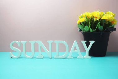 Mavi arkaplanda Pazar alfabesi harfleri