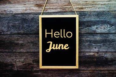 Merhaba Haziran yazı tahtası duvarda asılı duran arka plan