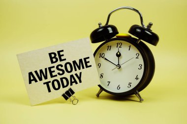 Bugün kâğıt üzerinde sarı arka planda alarm kopyası olan bir mesaj gönder.