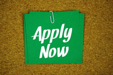 Şimdi metin mesajını tıpa kağıdı arkaplanındaki yapışkan nota uygula