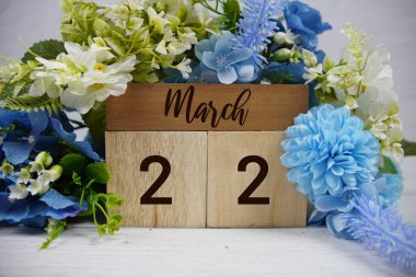 Ahşap Takvim 22 Mart 'ı gösteriyor. 22 Mart ayı.