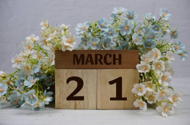 Ahşap Takvim 21 Mart 'ı gösteriyor. 21 Mart ayı.